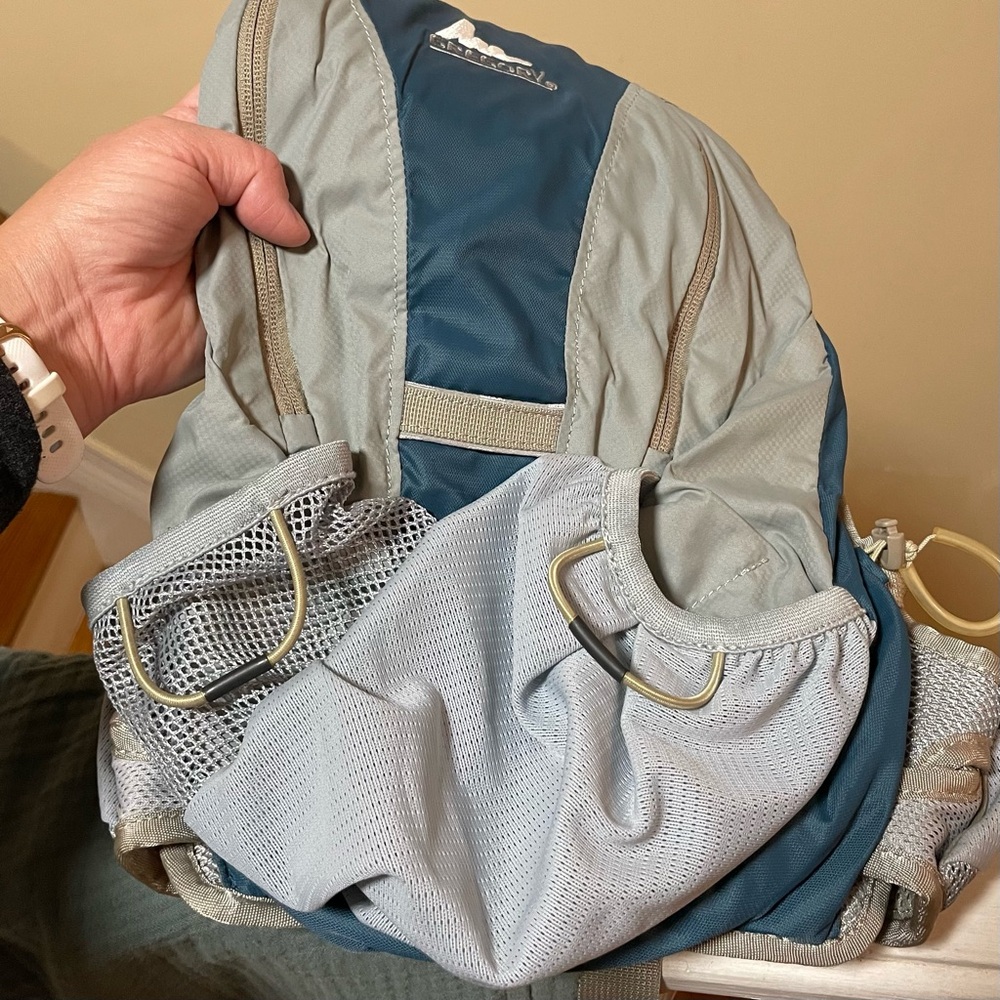 *New without tags* Gregory small hydration Day Pack - Picture 8 of 10